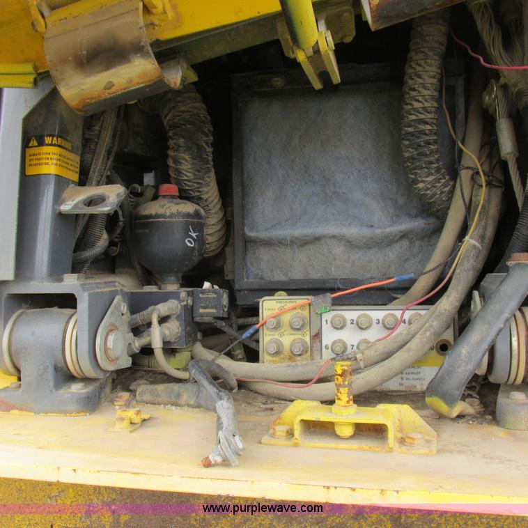 image for item K2171 2000 New Holland DC180 dozer