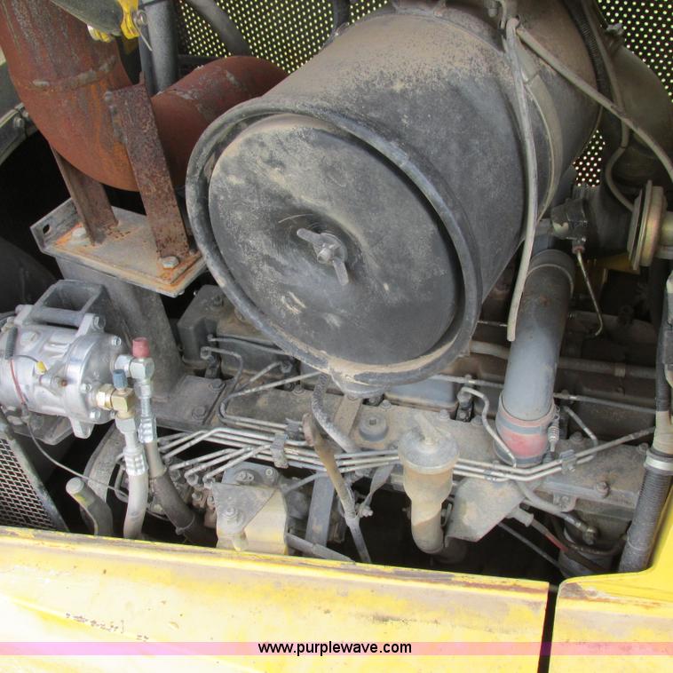 image for item K2171 2000 New Holland DC180 dozer