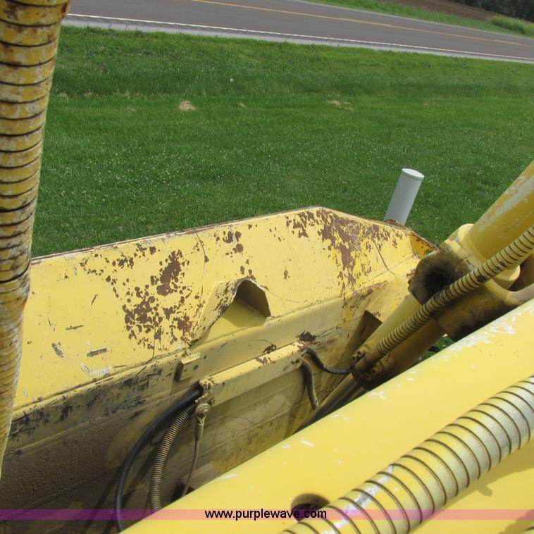 image for item K2171 2000 New Holland DC180 dozer