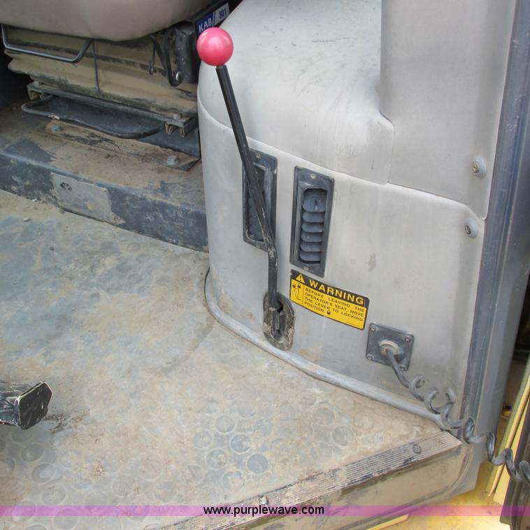 image for item K2171 2000 New Holland DC180 dozer