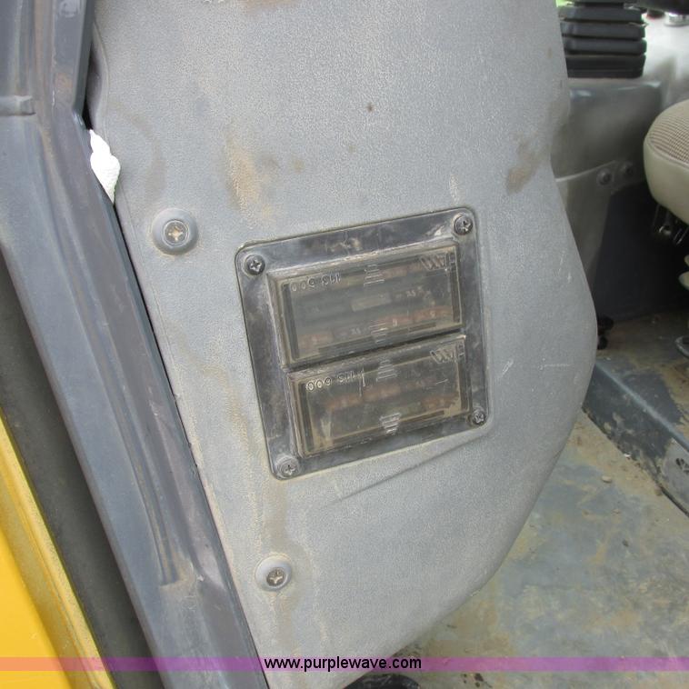 image for item K2171 2000 New Holland DC180 dozer