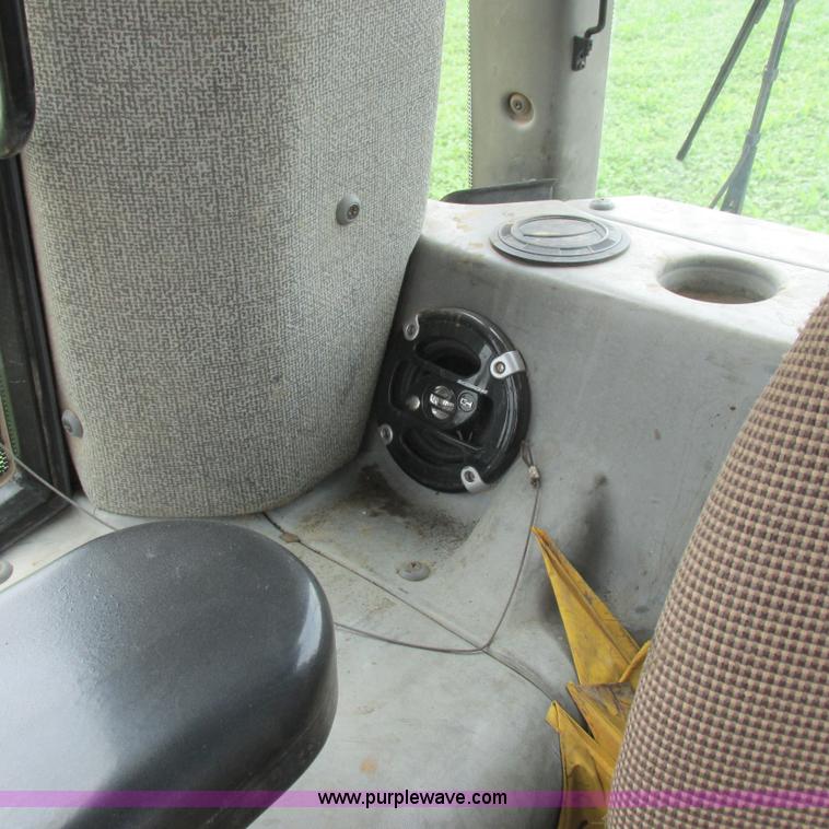 image for item K2171 2000 New Holland DC180 dozer