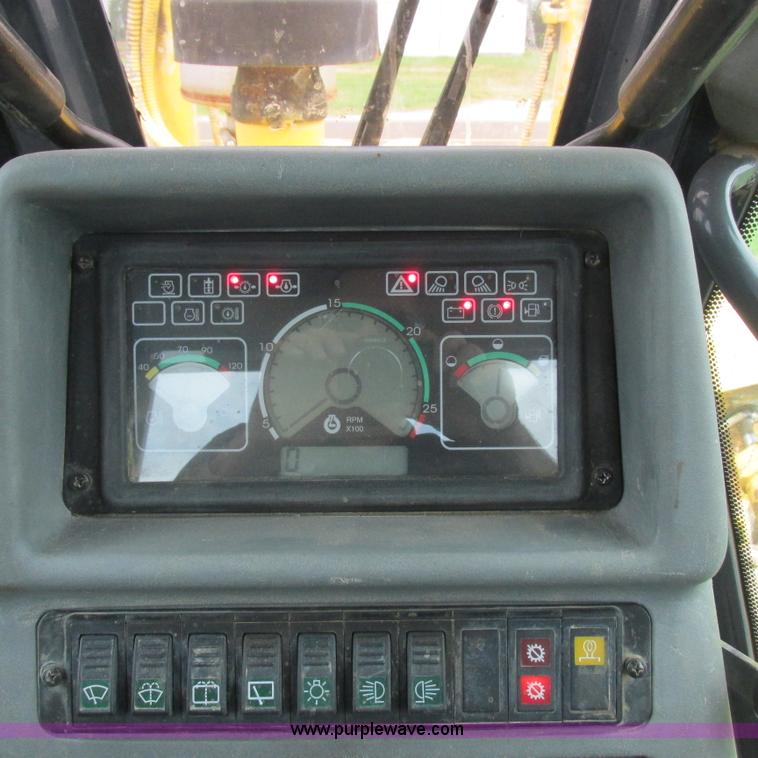 image for item K2171 2000 New Holland DC180 dozer