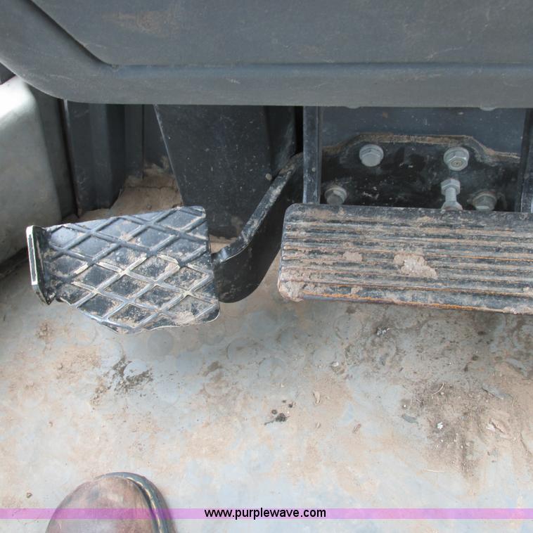 image for item K2171 2000 New Holland DC180 dozer