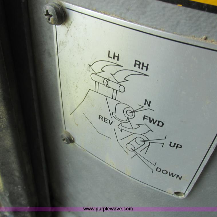 image for item K2171 2000 New Holland DC180 dozer