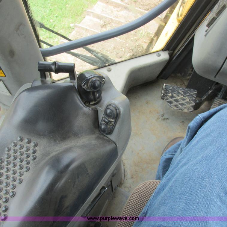 image for item K2171 2000 New Holland DC180 dozer