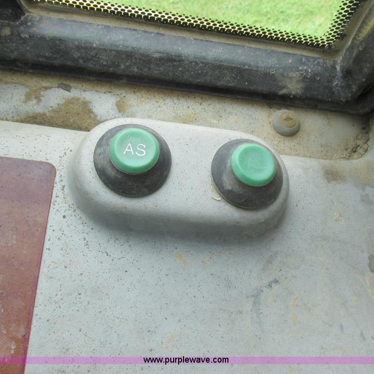 image for item K2171 2000 New Holland DC180 dozer