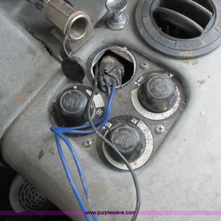 image for item K2171 2000 New Holland DC180 dozer