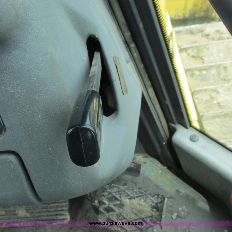 image for item K2171 2000 New Holland DC180 dozer