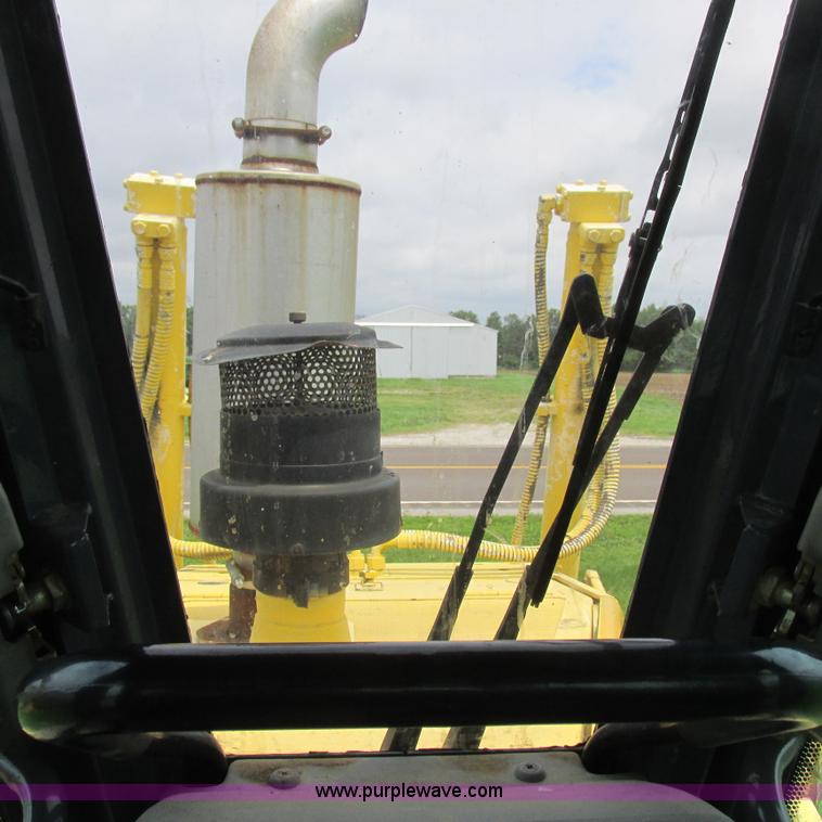 image for item K2171 2000 New Holland DC180 dozer