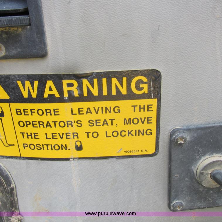 image for item K2171 2000 New Holland DC180 dozer