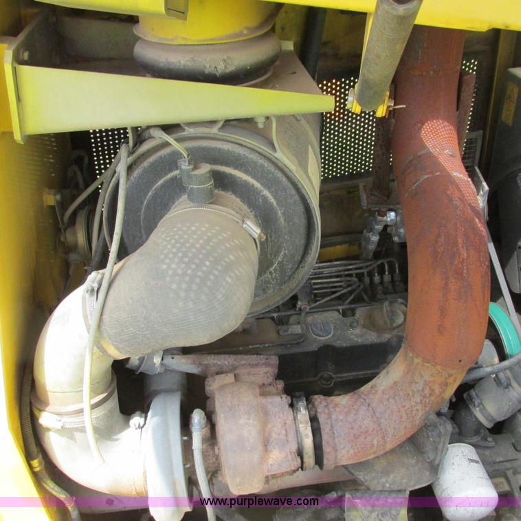 image for item K2171 2000 New Holland DC180 dozer