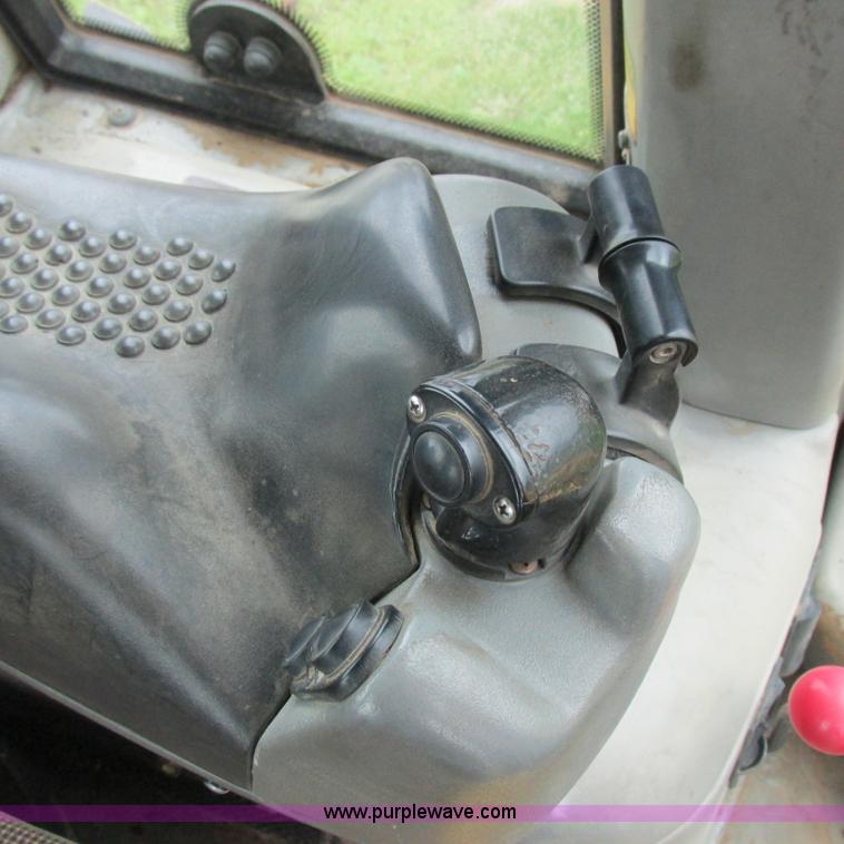 image for item K2171 2000 New Holland DC180 dozer