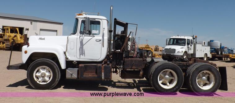 image for item K3965 1972 Mack R semi truck