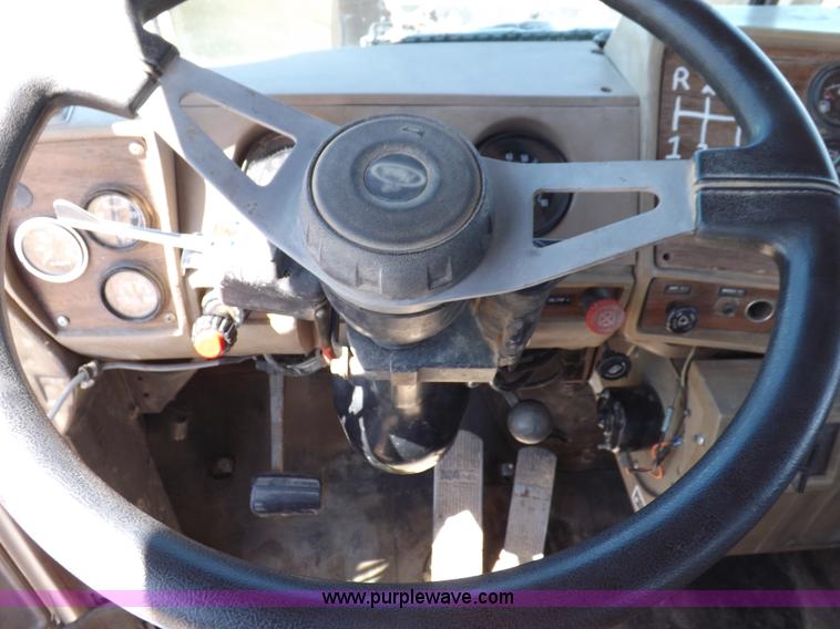 image for item K3965 1972 Mack R semi truck