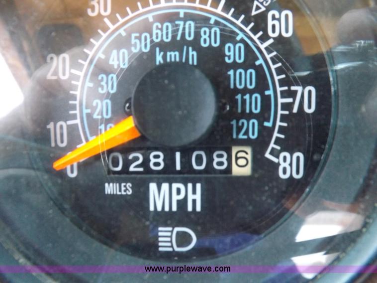 image for item K3965 1972 Mack R semi truck