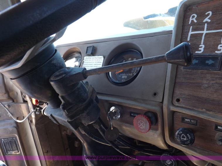 image for item K3965 1972 Mack R semi truck