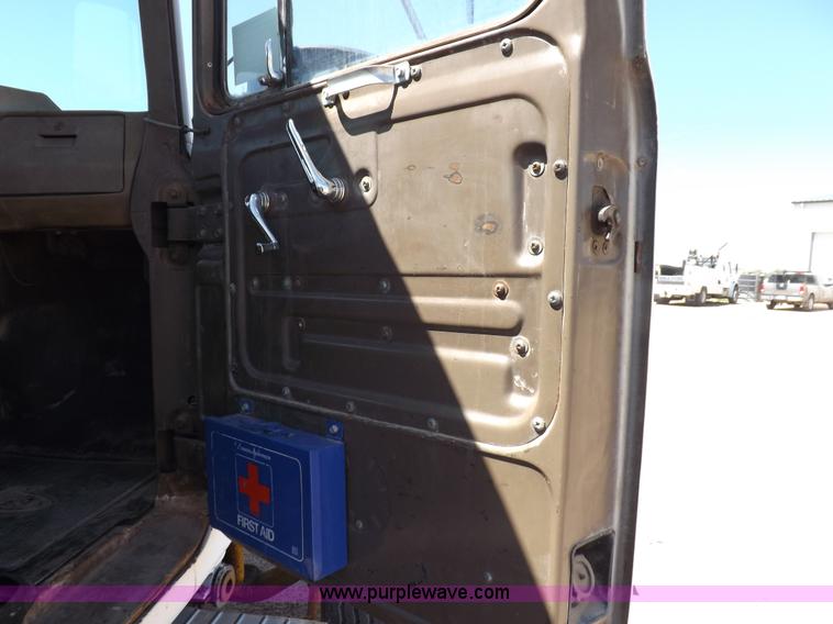 image for item K3965 1972 Mack R semi truck