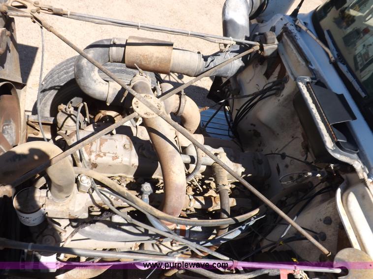 image for item K3965 1972 Mack R semi truck