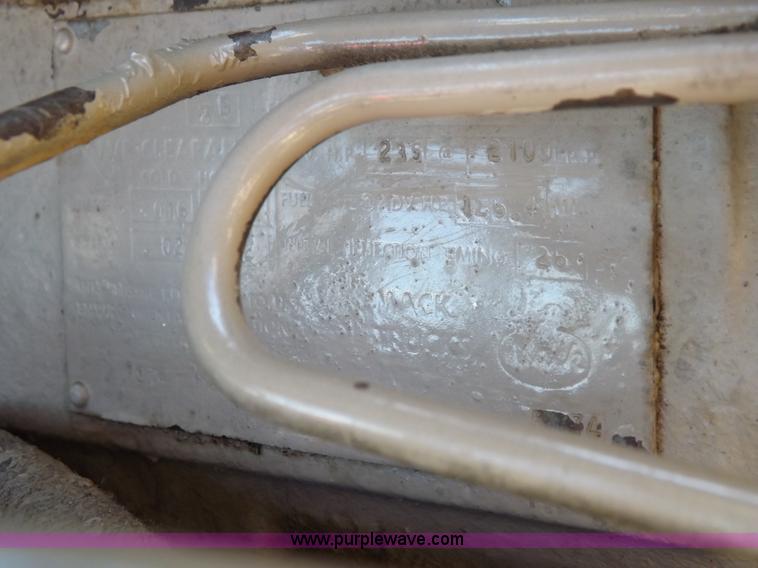 image for item K3965 1972 Mack R semi truck