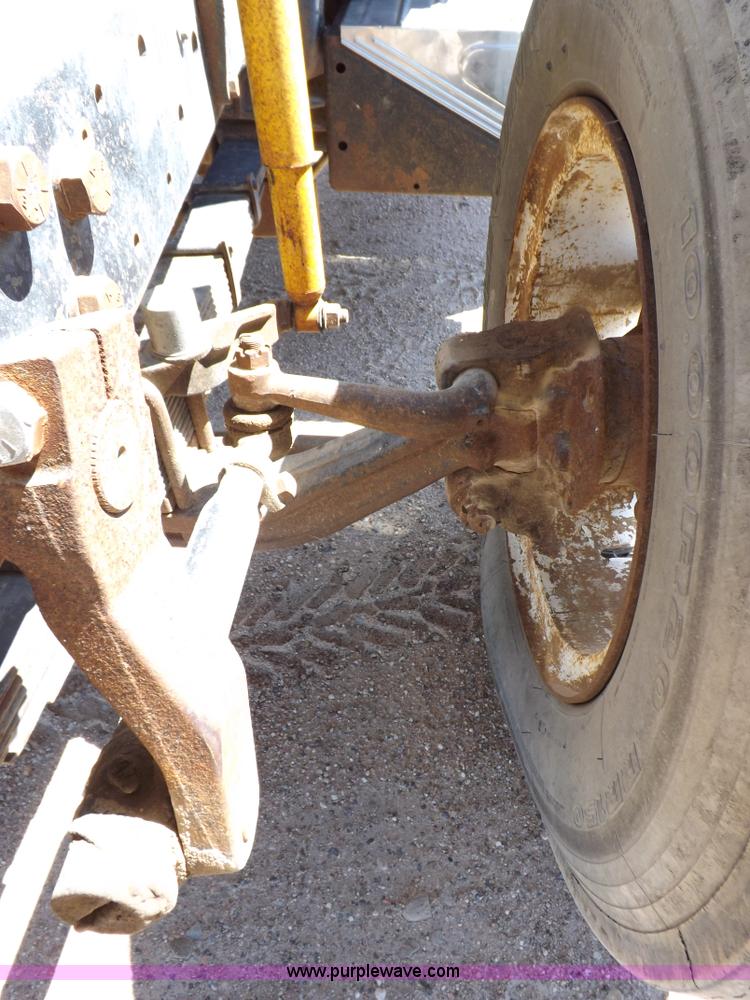 image for item K3965 1972 Mack R semi truck