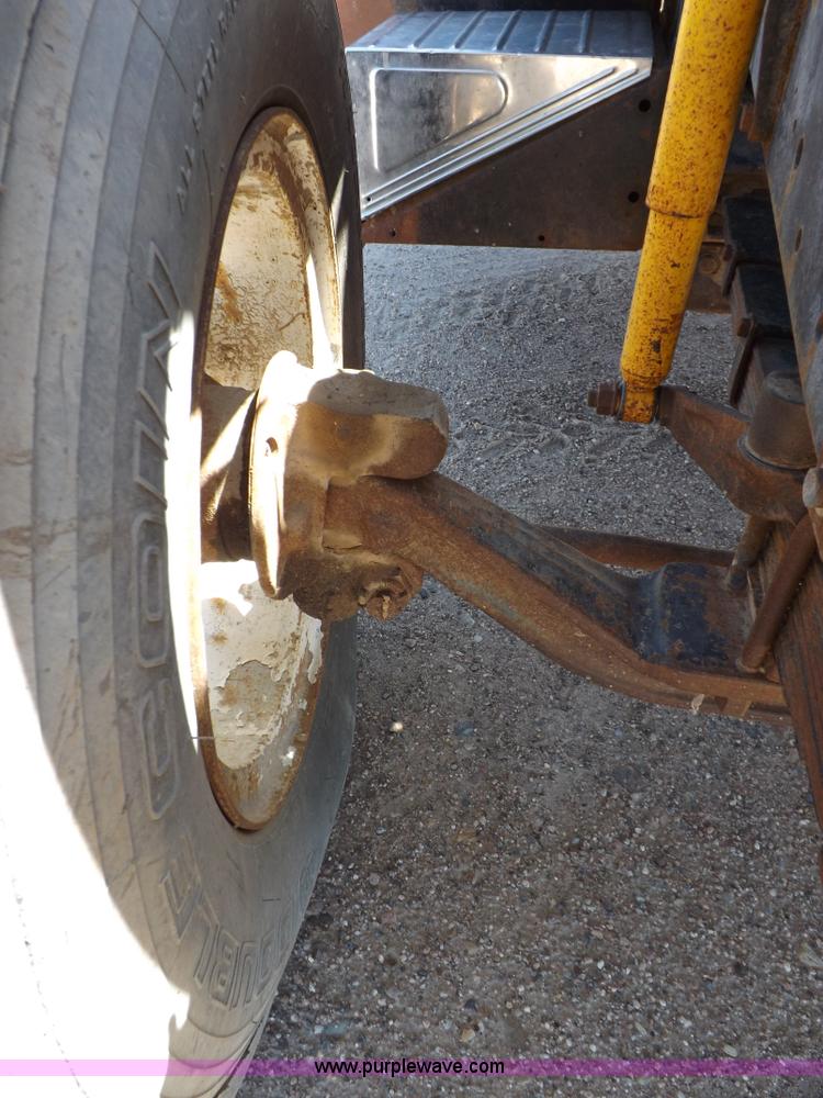 image for item K3965 1972 Mack R semi truck