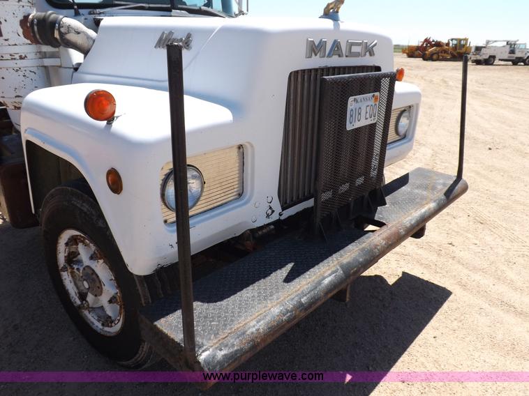 image for item K3965 1972 Mack R semi truck