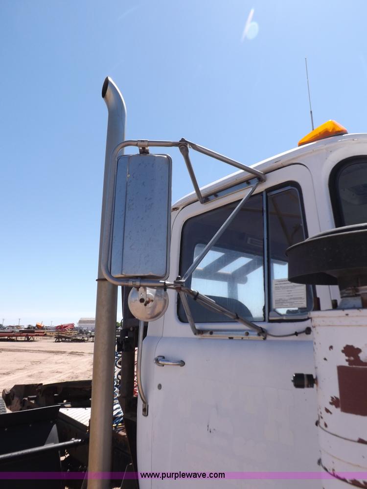 image for item K3965 1972 Mack R semi truck