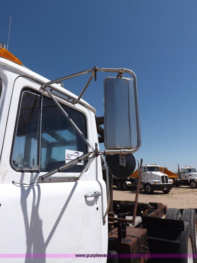 image for item K3965 1972 Mack R semi truck