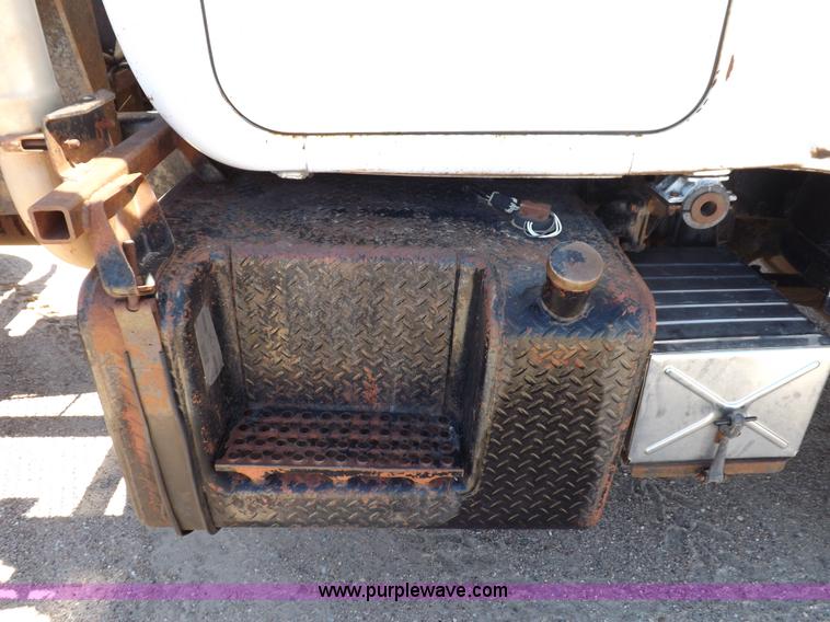 image for item K3965 1972 Mack R semi truck