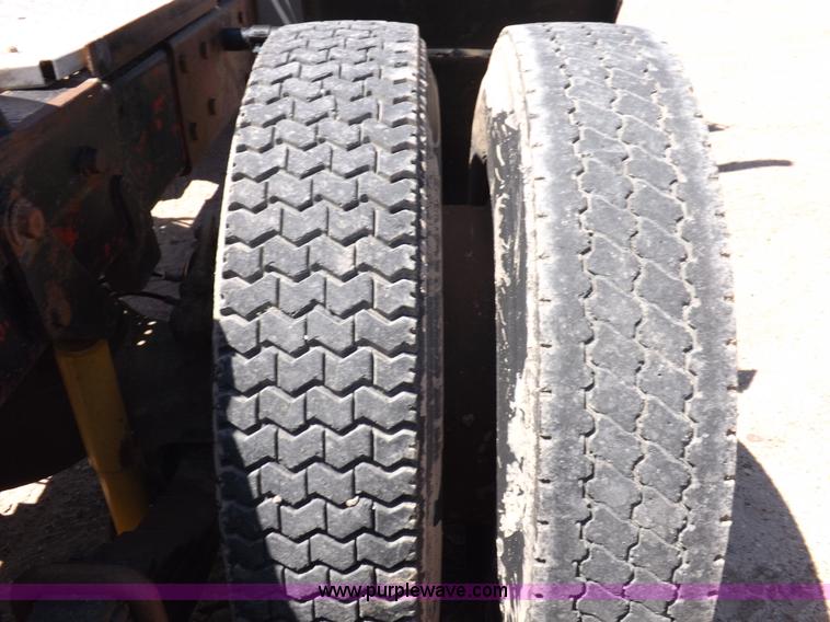 image for item K3965 1972 Mack R semi truck