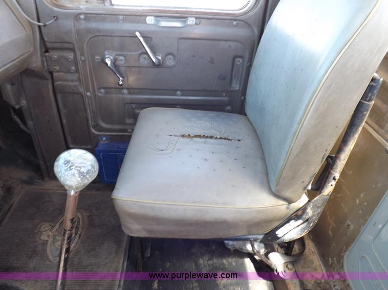 image for item K3965 1972 Mack R semi truck