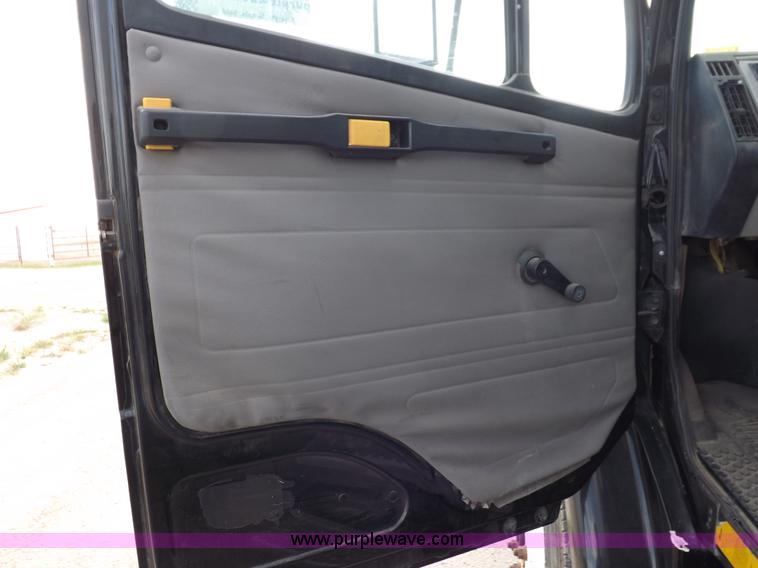 image for item K3999 2003 Freightliner FL70 box truck