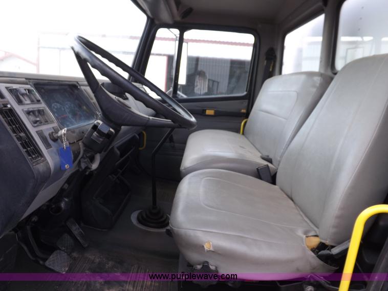 image for item K3999 2003 Freightliner FL70 box truck