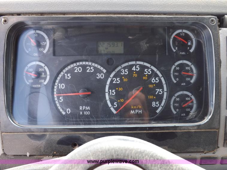 image for item K3999 2003 Freightliner FL70 box truck