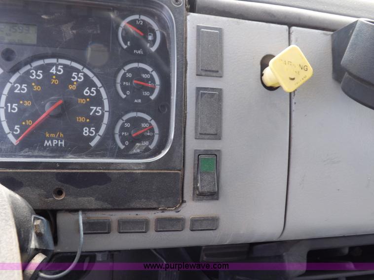 image for item K3999 2003 Freightliner FL70 box truck