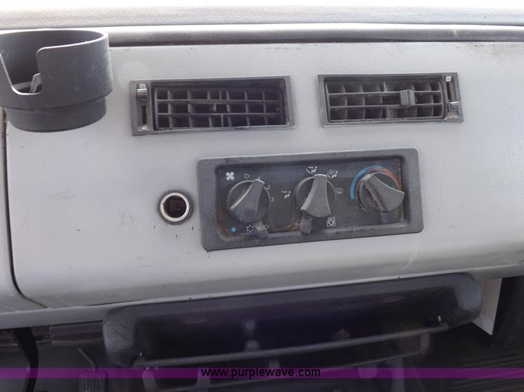 image for item K3999 2003 Freightliner FL70 box truck