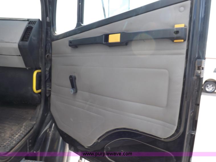 image for item K3999 2003 Freightliner FL70 box truck