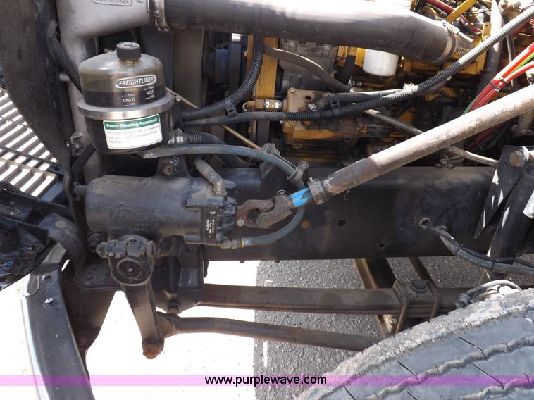 image for item K3999 2003 Freightliner FL70 box truck