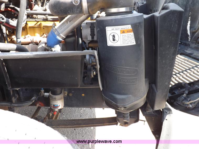 image for item K3999 2003 Freightliner FL70 box truck