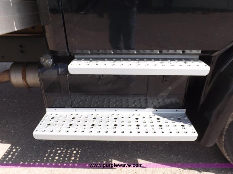 image for item K3999 2003 Freightliner FL70 box truck