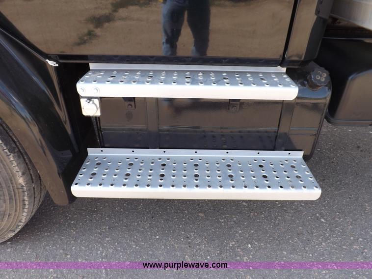 image for item K3999 2003 Freightliner FL70 box truck