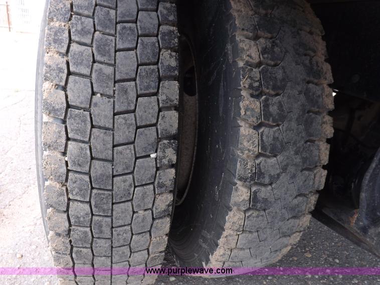 image for item K3999 2003 Freightliner FL70 box truck