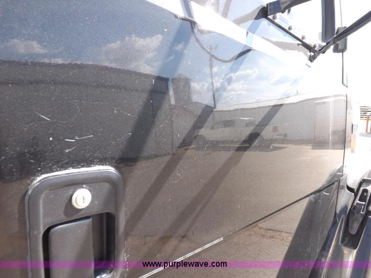 image for item K3999 2003 Freightliner FL70 box truck