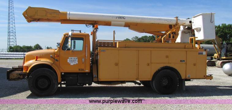 image for item K5079 1993 International 4900 bucket truck