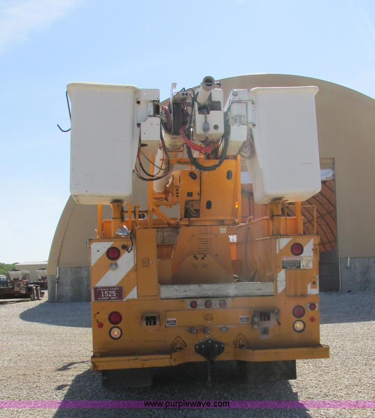 image for item K5079 1993 International 4900 bucket truck
