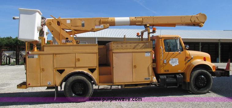 image for item K5079 1993 International 4900 bucket truck
