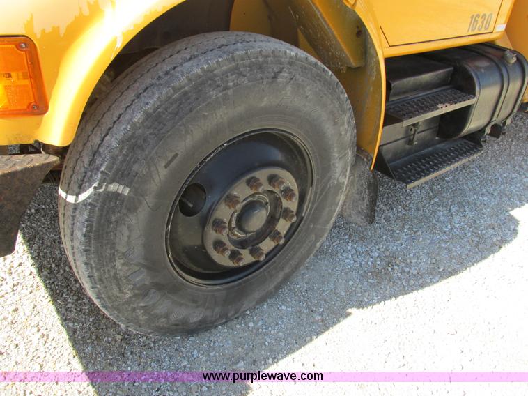 image for item K5079 1993 International 4900 bucket truck