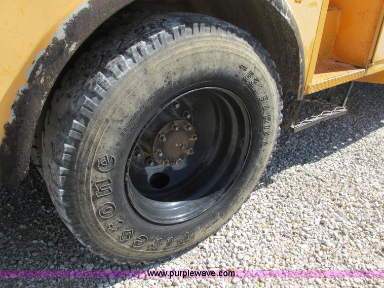 image for item K5079 1993 International 4900 bucket truck