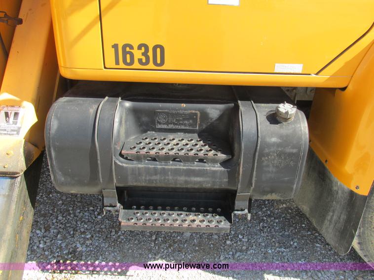 image for item K5079 1993 International 4900 bucket truck